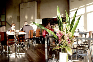 R Bar Restaurant Port Melbourne - Go Out 0