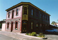 Earl Of Leicester Hotel - Go Out 0