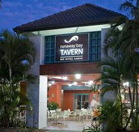 Runaway Bay Tavern - Pubs and Clubs