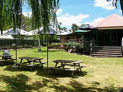 Oakbank Hotel - Pubs and Clubs 3