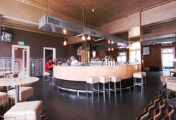 Normanby Hotel - Go Out 3
