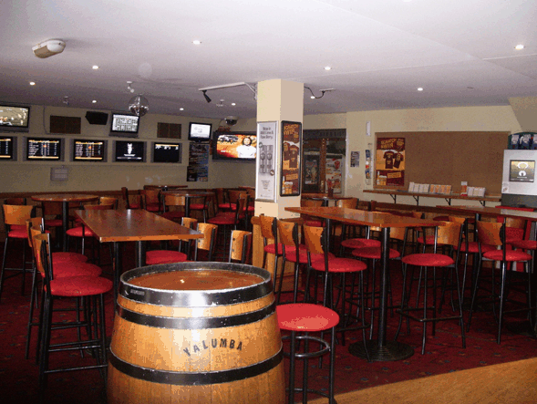 Mermaid Beach Tavern - Pubs and Clubs 3