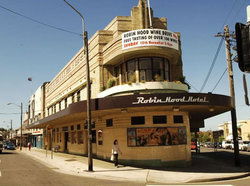 Robin Hood Hotel - Go Out 0