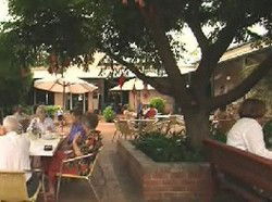 Georgies Cafe Restaurant - Pubs and Clubs 2