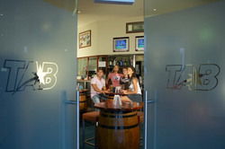 Gilhooleys Irish Bar & Restaurant - Strathpine - Pubs and Clubs 3