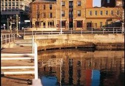 Customs House Waterfront Hotel - Pubs and Clubs 3