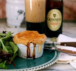 Clarendon Arms Hotel - Pubs and Clubs 3