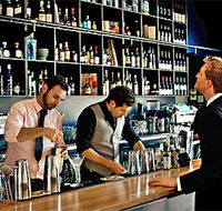 Plus 5 Bar and Restaurant - Pubs and Clubs