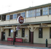 Commercial Hotel Alexandra - Go Out