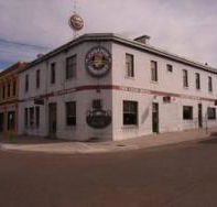 Club Hotel Bairnsdale - Go Out