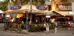 Apres Beach Bar & Grill - Palm Cove - Pubs and Clubs 0
