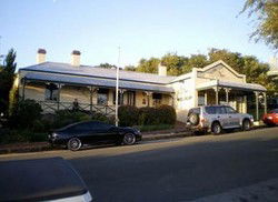 Earl Of Spencer Historic Inn - Pubs and Clubs 0