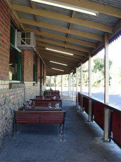 Railway Hotel - Pubs and Clubs 1