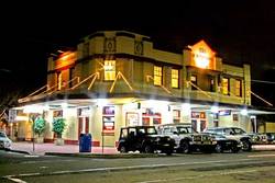 Sir Jospeh Banks Hotel - Pubs and Clubs 1