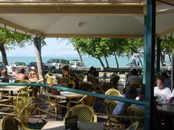 Apres Beach Bar & Grill - Palm Cove - Pubs and Clubs 2
