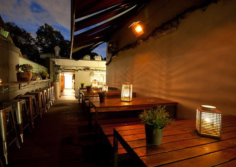 White Horse Hotel - Pubs and Clubs 3