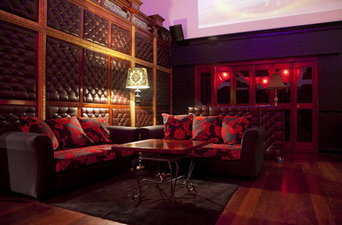 East End Bar - Pubs and Clubs 2