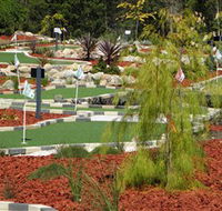 18 Hole Mini Golf - Club Husky - Pubs and Clubs