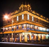 Willoughby Hotel - Go Out