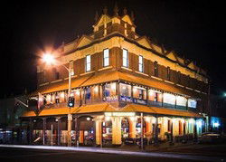Willoughby Hotel - Go Out 0