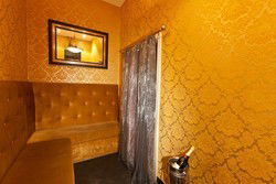The Moon Boutique Bar Lounge - Pubs and Clubs 3