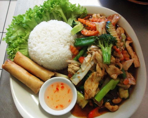 Burleigh Thai - Pubs and Clubs 1