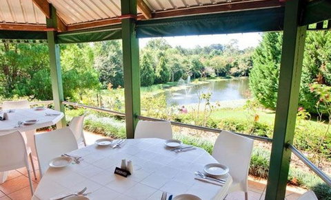 Cedar Creek Estate Vineyard & Winery Restaurant - Pubs and Clubs 1