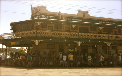 Bank Hotel Dungog - Go Out 3