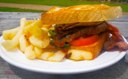 Maleny Hotel - Pubs and Clubs 3