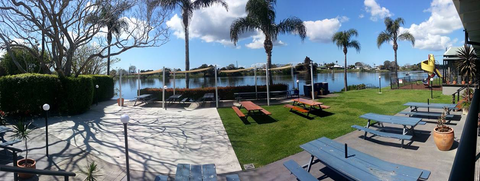 Smithtown Riverview Hotel - Go Out 2