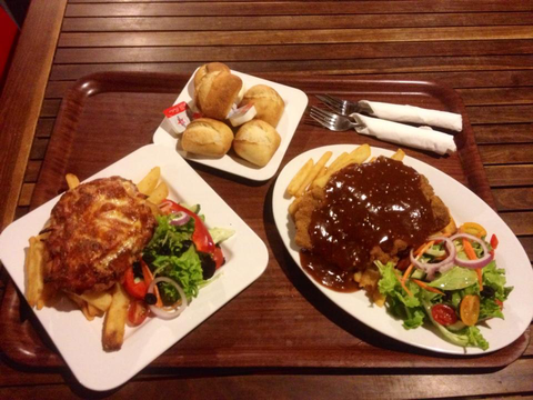 The Caves Country Pub - Go Out 1