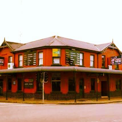 Town Hall Hotel - Pubs and Clubs 1