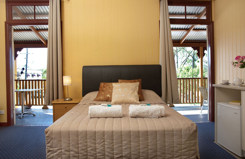 Yandina Hotel - Pubs and Clubs 1