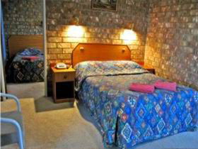 Comfort Inn Citrus Valley - Pubs and Clubs 0