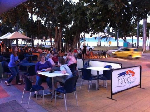 Harolds Seafood On The Strand - Pubs and Clubs 5