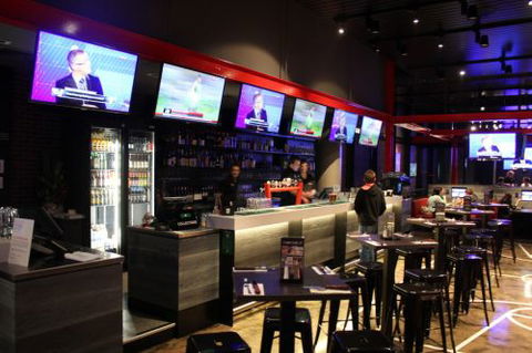 The Sporting Globe Bar & Grill - Go Out 4