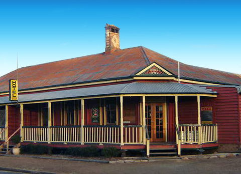Maidenwell Hotel - Pubs and Clubs 0