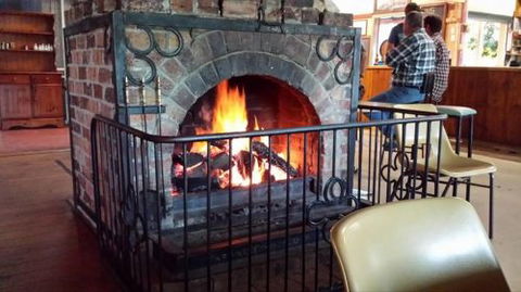 Maidenwell Hotel - Pubs and Clubs 3