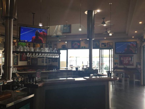 Sails Sports Bar - Pubs and Clubs 3
