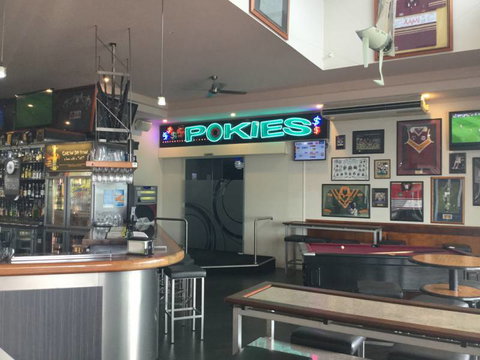 Sails Sports Bar - Pubs and Clubs 5