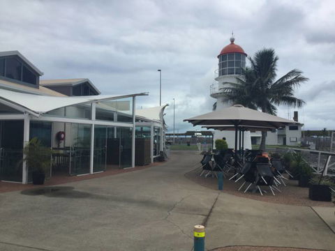 Sails Sports Bar - Pubs and Clubs 6