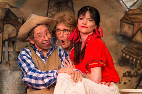 Footlights Theatre Restaurant - Pubs and Clubs 4