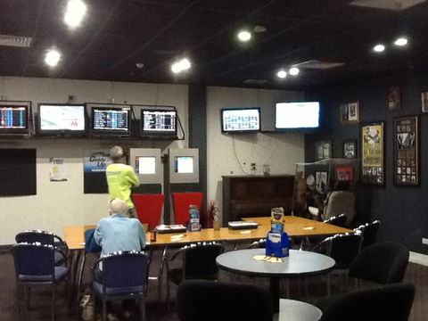 Tennant Creek Memorial Club - Pubs and Clubs 4