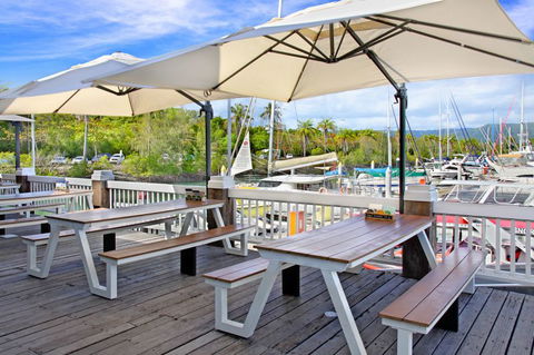 Hemingway's Brewery Port Douglas - Go Out 0