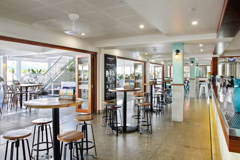 Hemingway's Brewery Port Douglas - Go Out 4