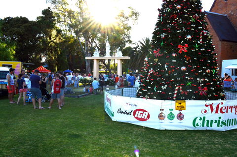 Community Christmas Party And Carols By Candlelight - Go Out 0