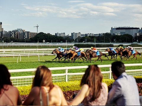 Cup Day - Pubs and Clubs 1