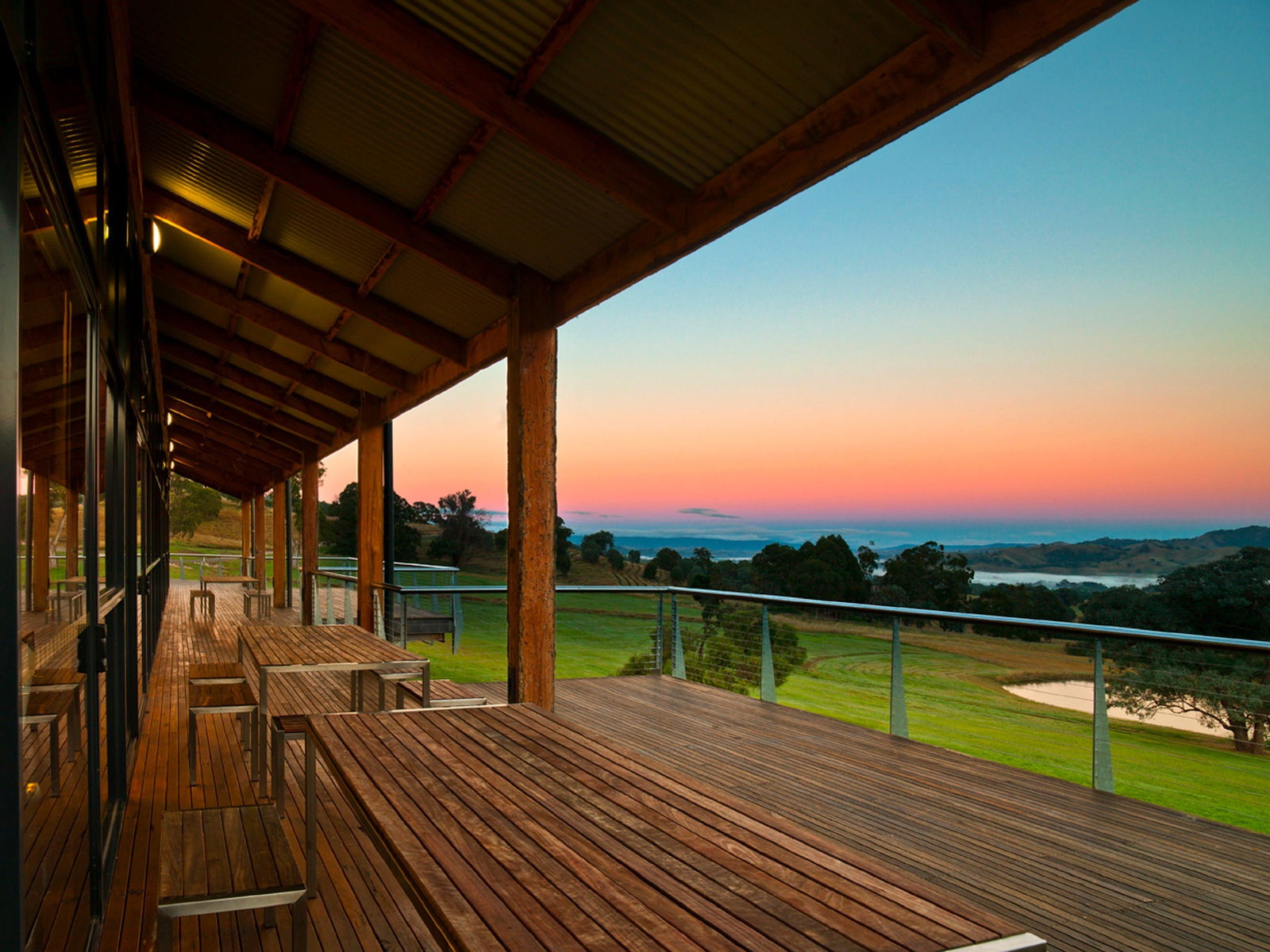 Lake Eildon ACT Pubs and Clubs