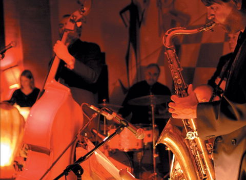 The Pearly Shells Feat. Julie O'Hara - Go Out 0