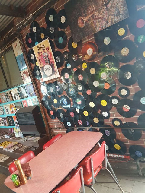 Cafe Komodo - Pubs and Clubs 8